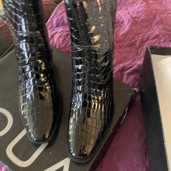 The best in fashion booties....Aqua! - Picture 3 of 10